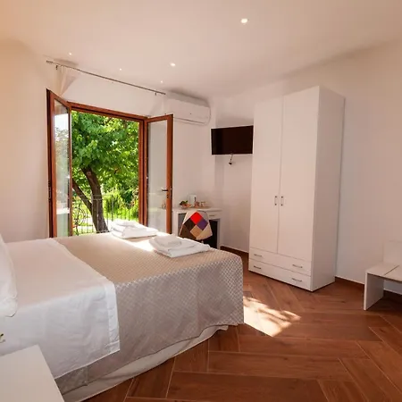 Bed & Breakfast Le Dee Di Paestum