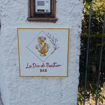 Le Dee Di Paestum